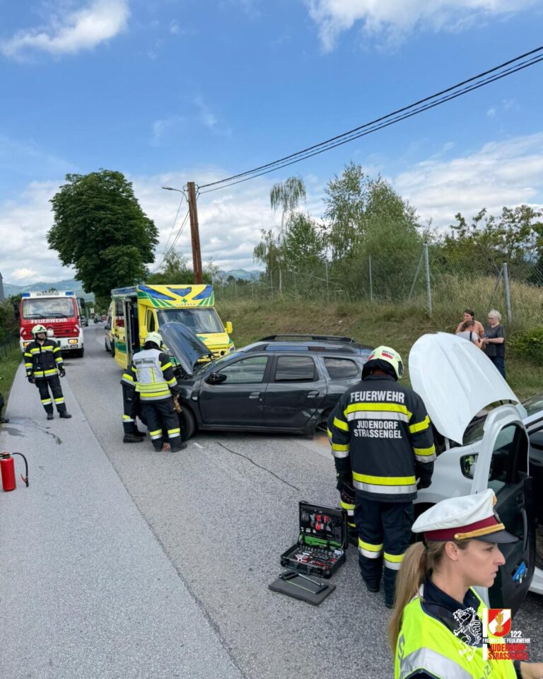 08.06.2026, T10 Verkehrsunfall mit mehreren Fahrzeugen